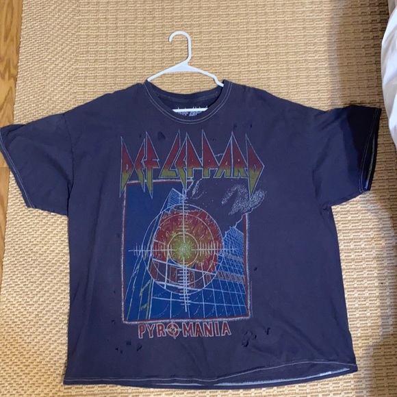 urban outfitters def leppard t shirt